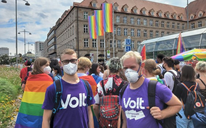 Volt-Mitglieder beim Christopher Street Day 2021 in Nürnberg