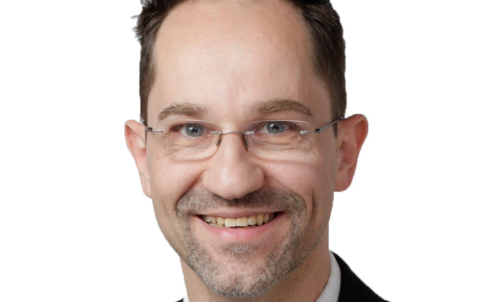 Profilfoto von Volt Augsburg Spitzenkandidat Thorsten Frank.