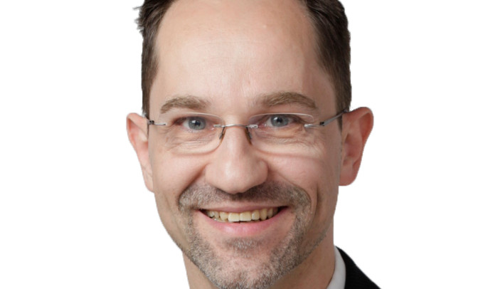 Profilfoto von Volt Augsburg Spitzenkandidat Thorsten Frank.