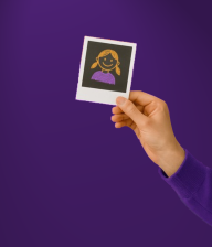 Polaroid mit Zeichnung einer Person