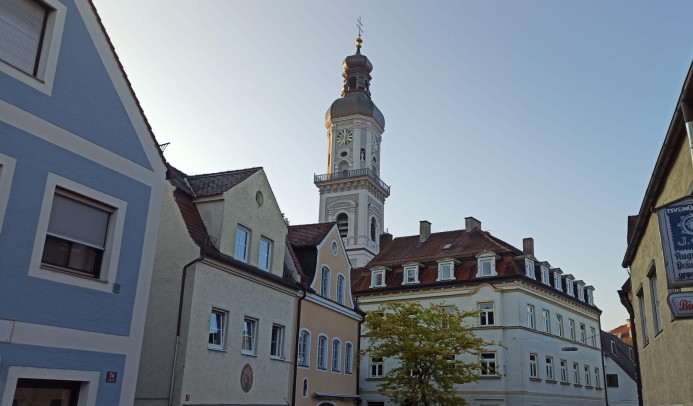 Ein Bild der Kirche St. Georg in Freising