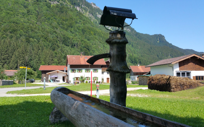 Dorfbrunnen im Ammergebirge