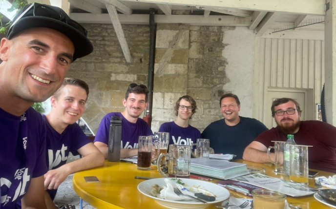 Regensburger Team und Friends beim Essen