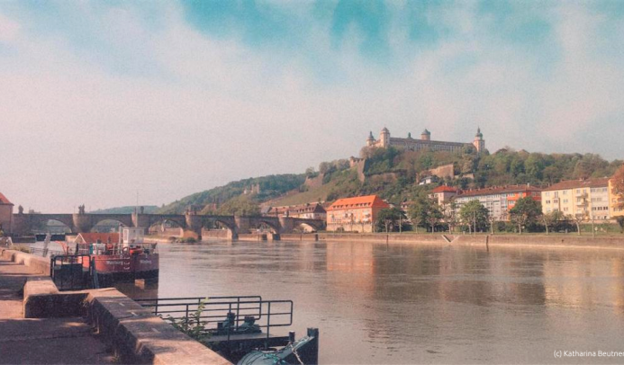 Blick auf das Würzburgerschloss und die Brücke