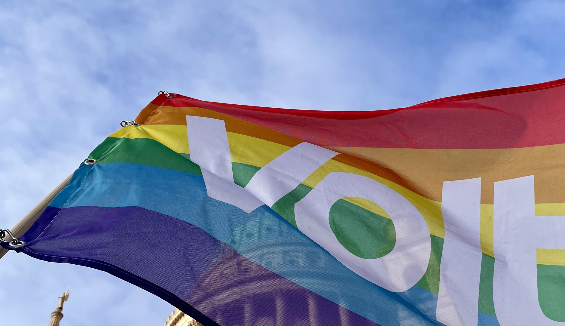 Pride Flagge mit Volt Logo