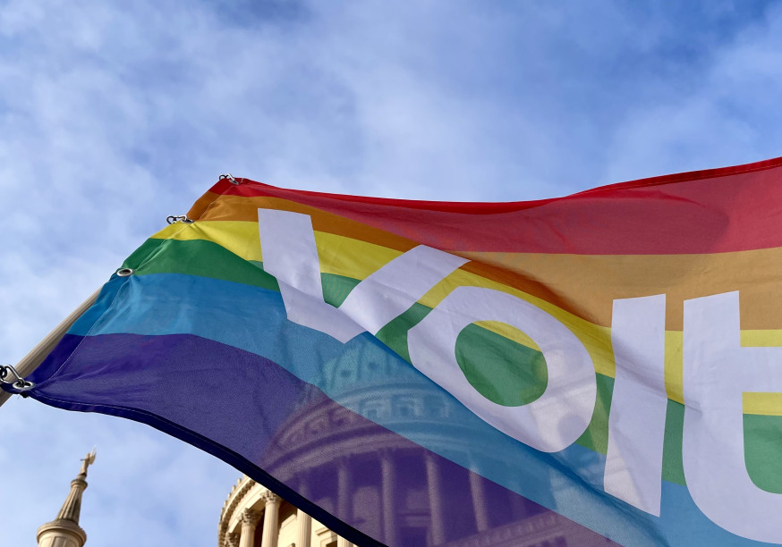 Pride Flagge mit Volt Logo