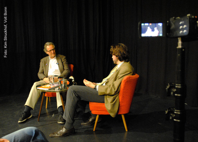 Thomas Peter (links) wird von @marlonzewen vom Bonner Duett interviewt (Foto: Kim Struckhof, Volt Bonn)