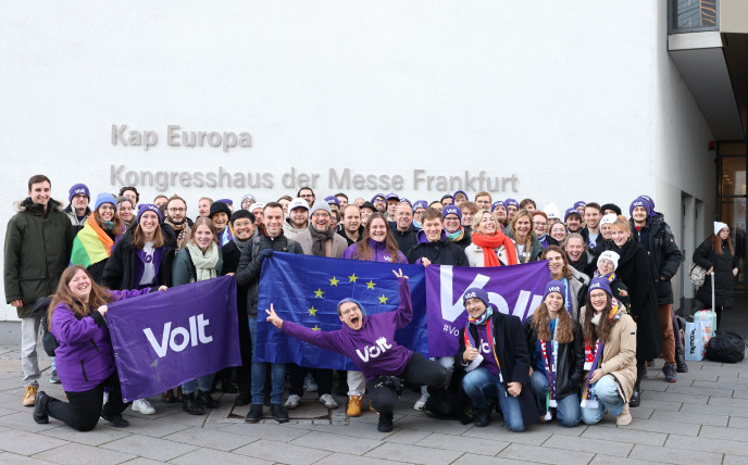 Gruppenbild Volt Baden-Württemberg beim europäischen Parteitag