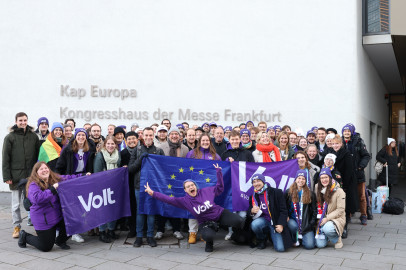 Gruppenbild Volt Baden-Württemberg beim europäischen Parteitag