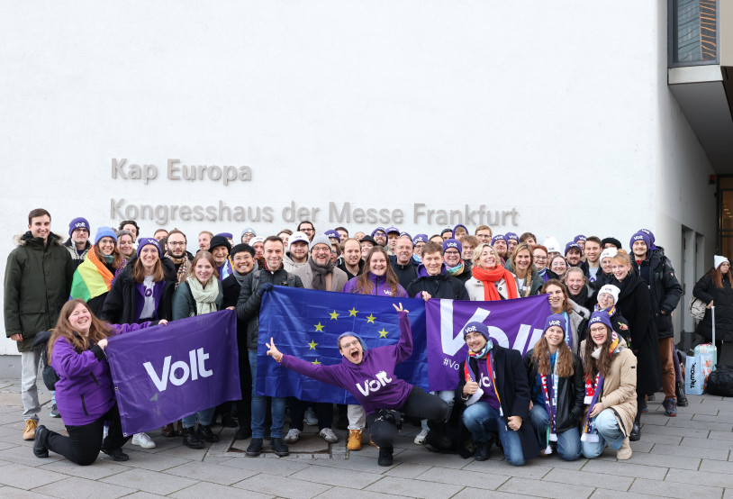 Gruppenbild Volt Baden-Württemberg beim europäischen Parteitag