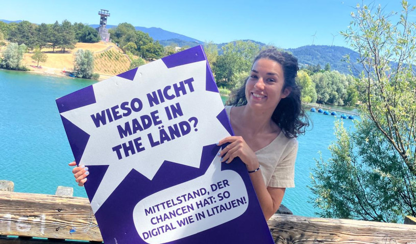 City-Lead Alisa im Seepark mit Plakat
