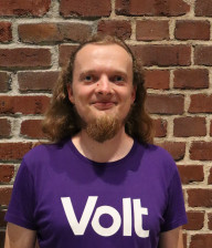 Johannes Visintini im lila Volt T-Shirt