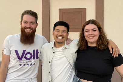 Unsere Volt Stadträte und Stadträtin von links nach rechts: Fabian Gaukel, Kien Nguyen, Adina Geissinger