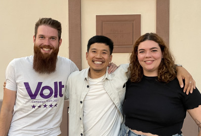Unsere Volt Stadträte und Stadträtin von links nach rechts: Fabian Gaukel, Kien Nguyen, Adina Geissinger