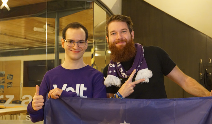 Tobias Mexner (links) und Fabian Gaukel (rechts) bei der Aufstellungsversammlung in Karlsruhe