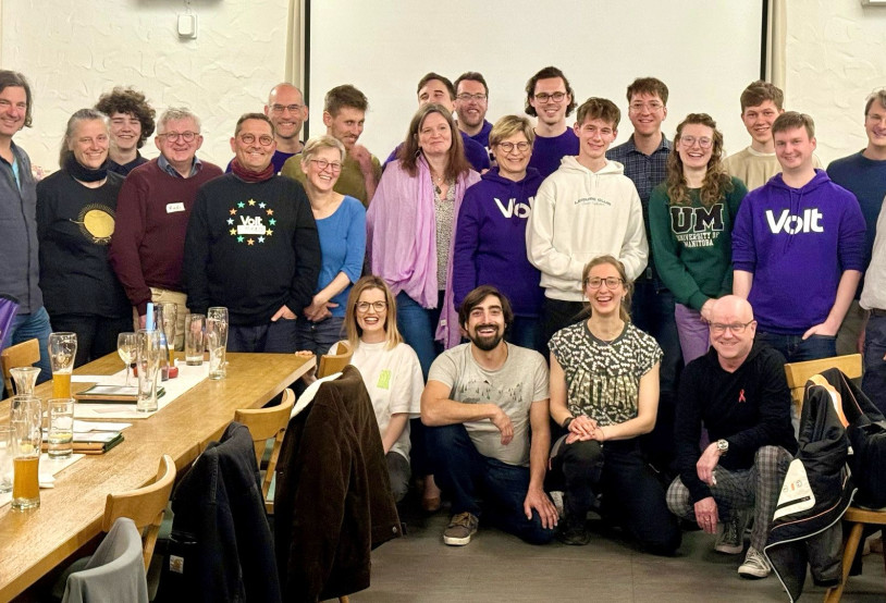 Die Mitglieder der Volt-Ortsgruppen Ravensburg und Friedrichshafen.
