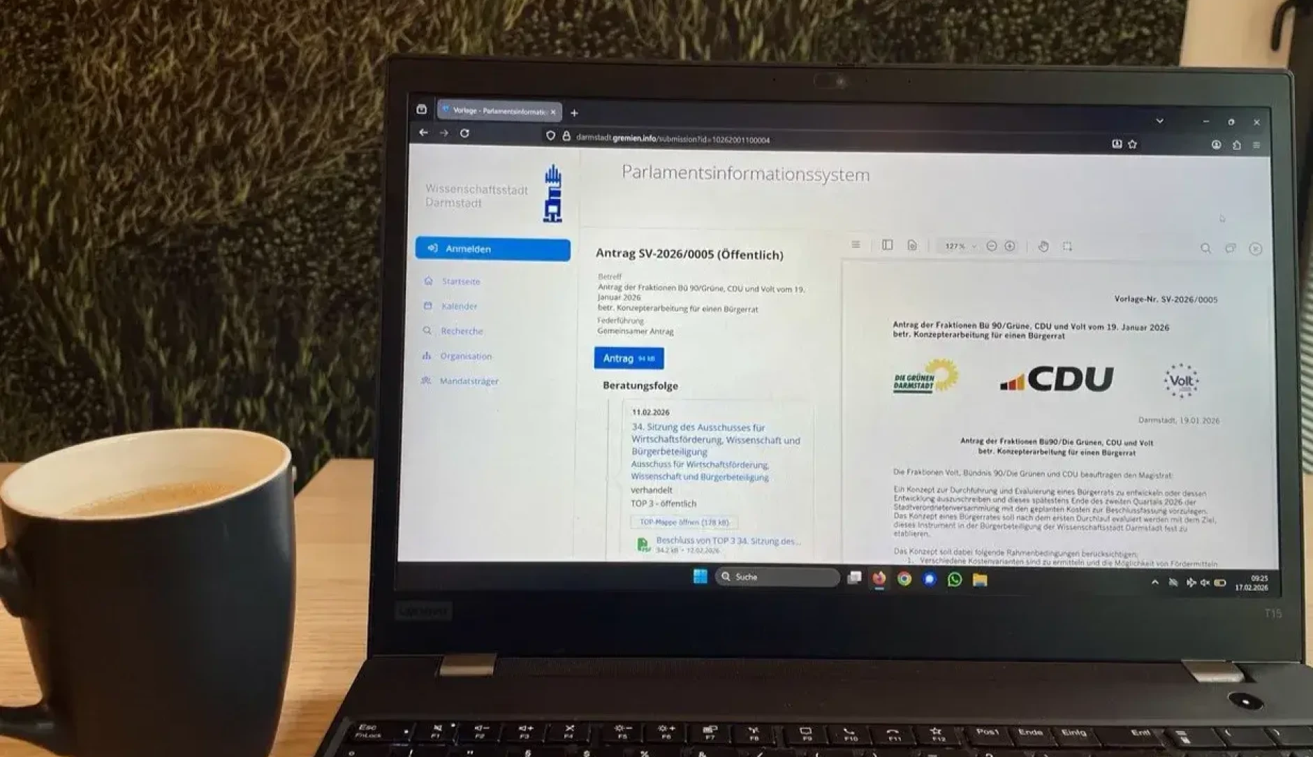Computerbildschirm, auf dem der Antrag für einen Bürgerrat in Darmstadt im Parlamentsinformationssystem zu sehen ist