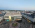 Blick auf den Luisenplatz von der Ludwigssäule Richtung Süden im Sommer 2025: Direkter Blick auf Brunnen, Luisencenter und umliegende Gebäude