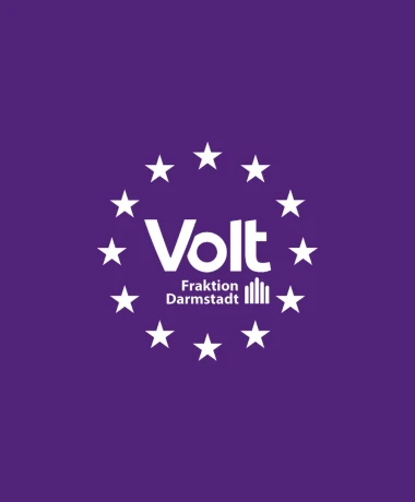 Weißes Logo der Volt-Fraktion Darmstadt auf lila Hintergrund