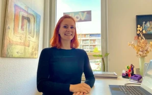 Nina Adam, Fraktionsgeschäftsführung, in der Geschäftsstelle