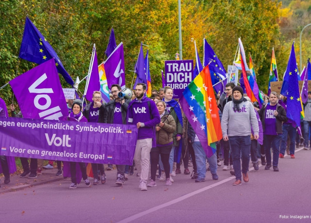 Foto einer Menschenmenge bei den Marches for Open Borders 2025