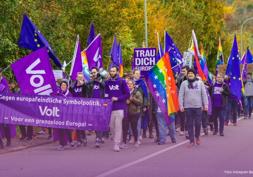 Foto einer Menschenmenge bei den Marches for Open Borders 2025