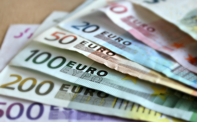 https://pixabay.com/de/photos/banknoten-euro-papiergeld-kasse-209104/