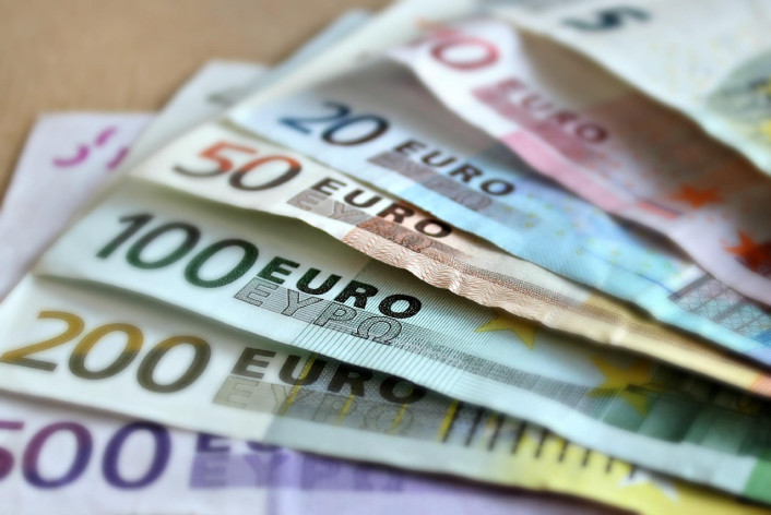 https://pixabay.com/de/photos/banknoten-euro-papiergeld-kasse-209104/