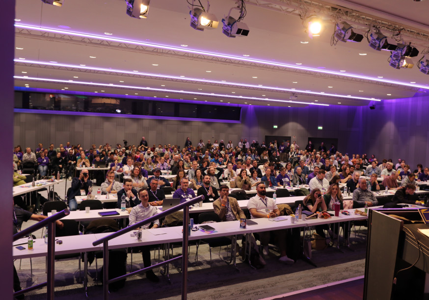 Foto der Teilnehmer*innen des Bundesparteitags in Düsseldorf