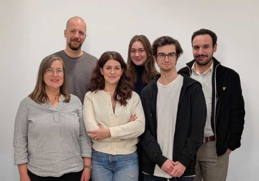 Von Links nach Rechts sind die Top 6 Kandidierenden zur Wahl der Stadtverordnetenversammlung in Frankfurt 2026 abgebildet: Grit Winkler, Philipp Winghart, Eileen O’Sullivan, Tiara Mengel, Tim Englert und Leonard Kramer