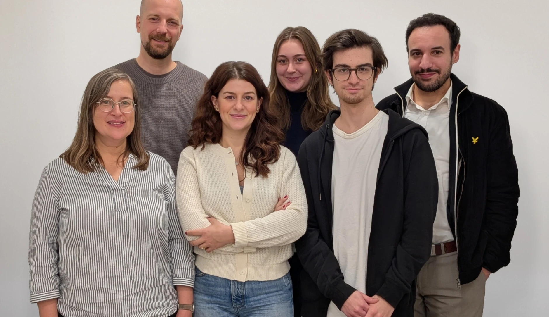 Von Links nach Rechts sind die Top 6 Kandidierenden zur Wahl der Stadtverordnetenversammlung in Frankfurt 2026 abgebildet: Grit Winkler, Philipp Winghart, Eileen O’Sullivan, Tiara Mengel, Tim Englert und Leonard Kramer