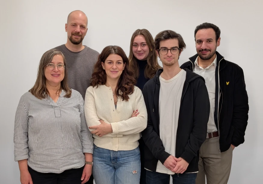 Von Links nach Rechts sind die Top 6 Kandidierenden zur Wahl der Stadtverordnetenversammlung in Frankfurt 2026 abgebildet: Grit Winkler, Philipp Winghart, Eileen O’Sullivan, Tiara Mengel, Tim Englert und Leonard Kramer