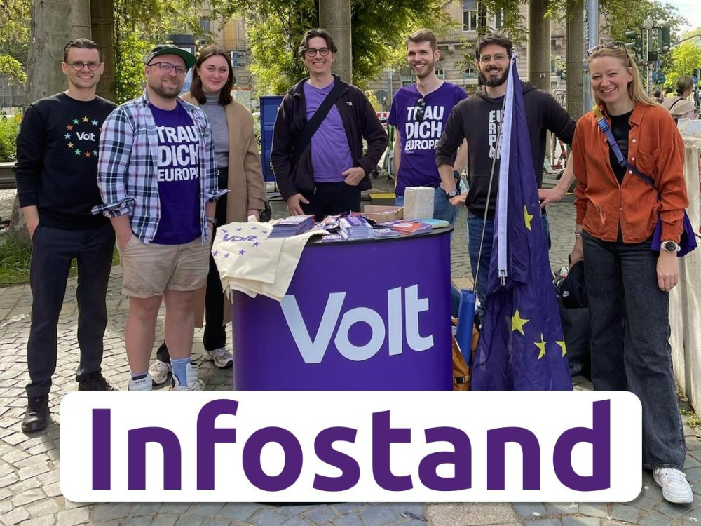 Volt Infostand in Frankfurt