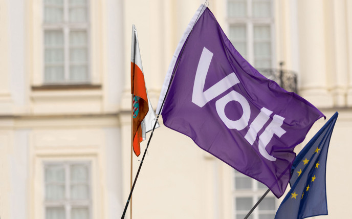 Drei Flaggen von Volt EU Hessen