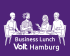 Wir sehen: Vier Personen beim Lunchen um einen Tisch, darunter der Schriftzug: Business Lunch Volt Hamburg