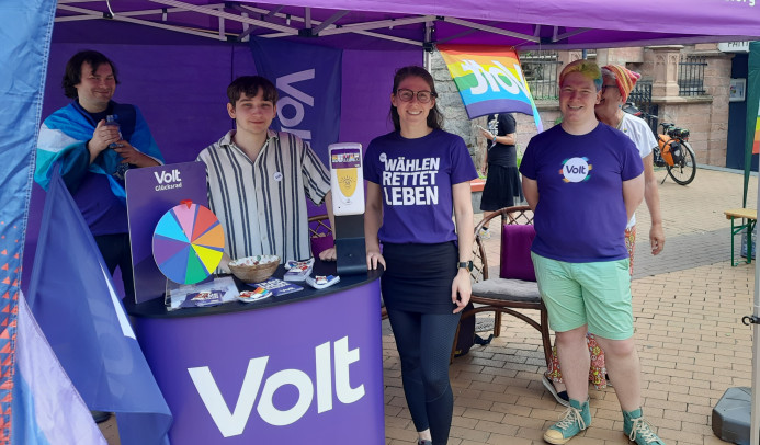 Infostand Volt Bergstraße beim CSD in Bensheim