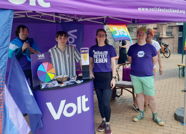 Infostand Volt Bergstraße beim CSD in Bensheim