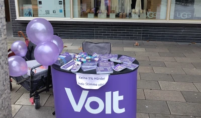 Volt Wahlstand mit Luftballons
