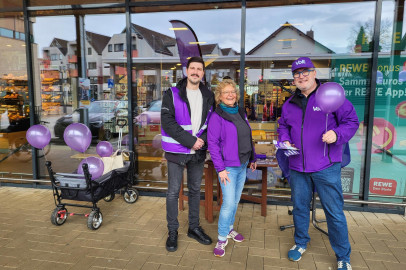 Infostand Bruchköbel mit drei Personen