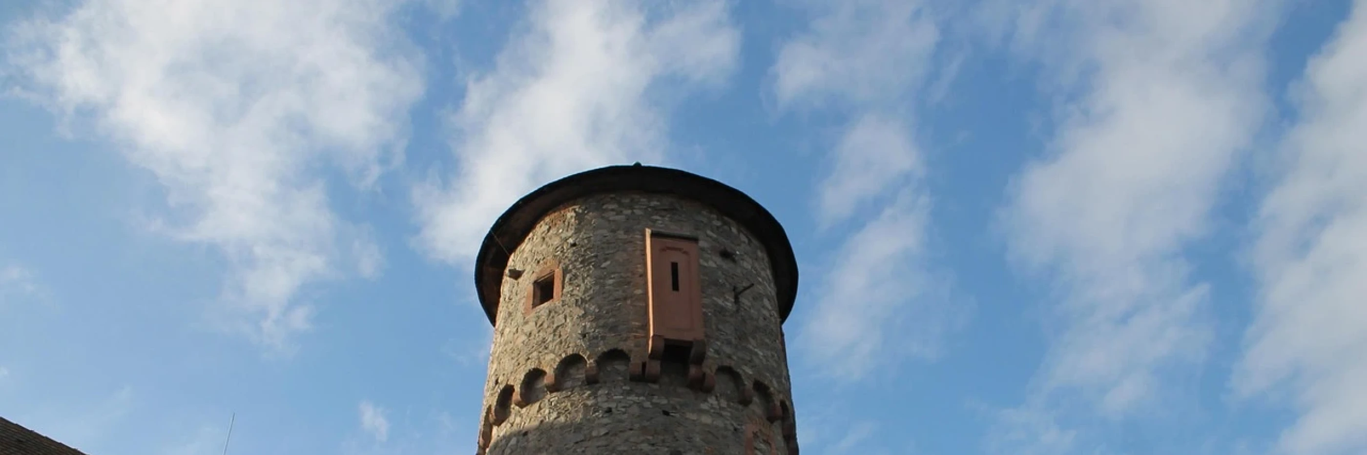 Ein runder Turm (Hexenturm) in Dieburg.