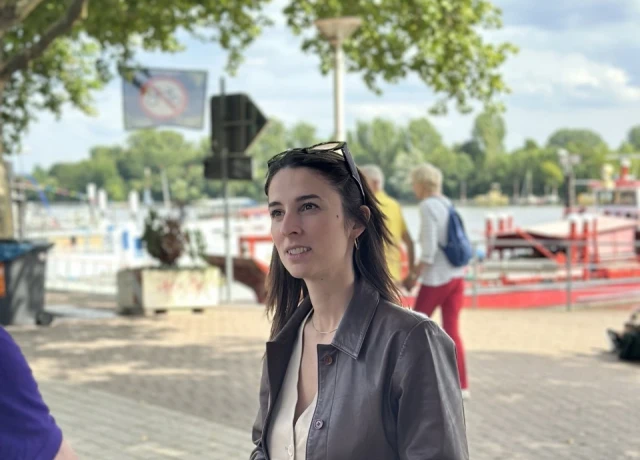 Maral Koohestanian bei der Listening Tour in Schierstein.