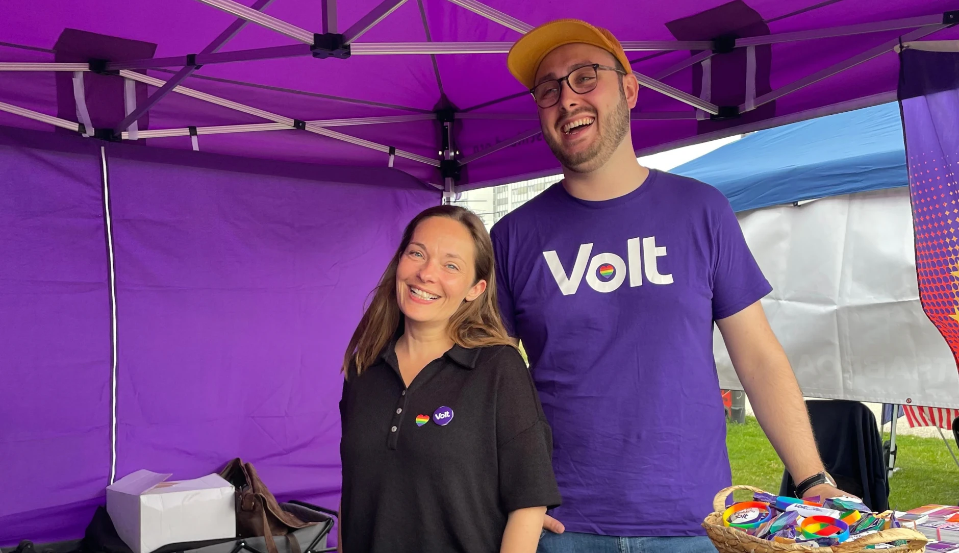 Der Infostand von Volt Wiesbaden auf dem CSD 2026