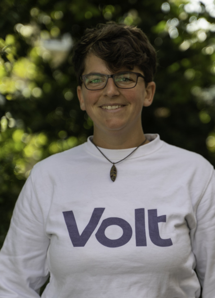 Bild von Carina König, Co-Vorsitzenden des Volt Deutschland Landesverbands Hessen.