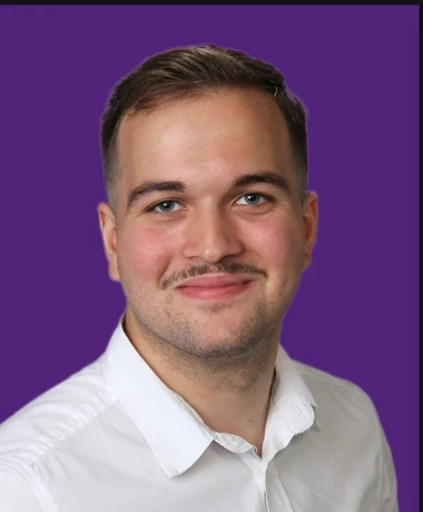 Portraitfoto von Kevin Fröhlich-Rosas.
