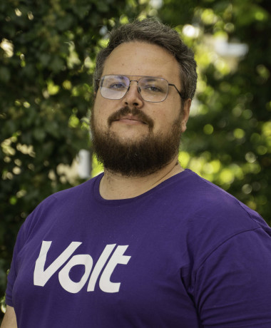 Bild von Niklas Debusmann, stellv. Vorsitzender des Volt Deutschland Landesverbands Hessen.