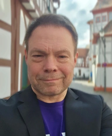 Portraitfoto von Steffen Fiand.