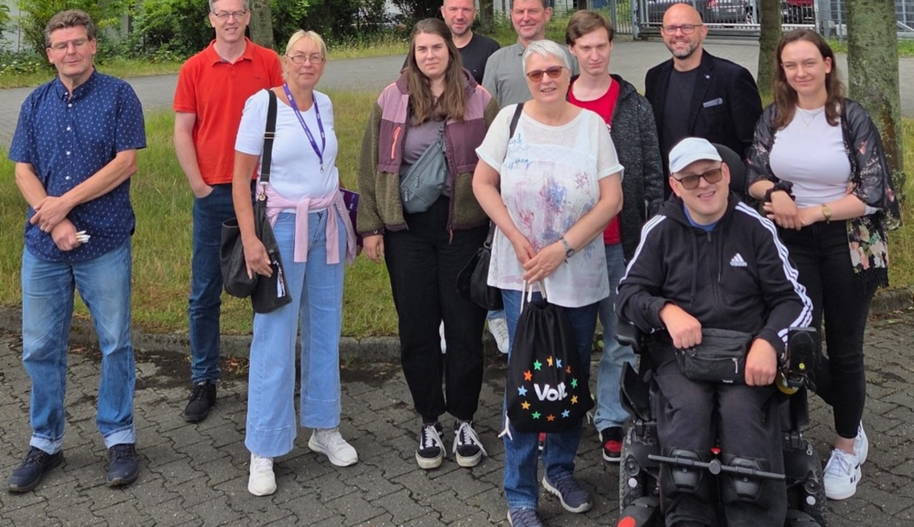 Volt Leverkusen besucht die Werkstatt für Menschen mit Behinderung