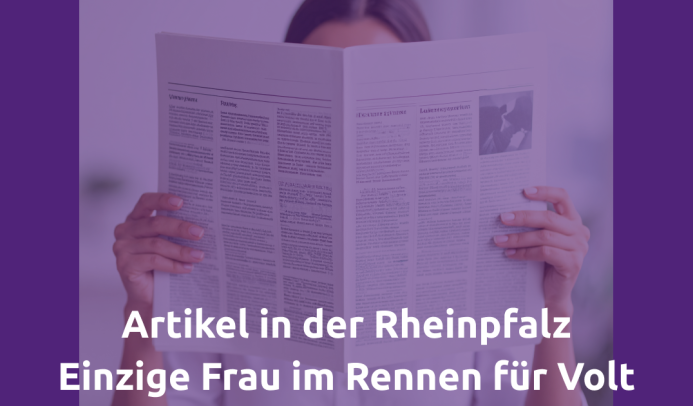 Auf dem Bild sieht man eine Frau, die Zeitung liest. Ihr Gesicht ist hinter der Zeitung versteckt. Das Bild kündigt einen Artikel über Michaela in der Rheinpfalz an.