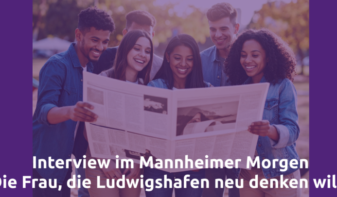 Auf dem Foto sieht man eine Gruppe junger Leute verschiedener Ethnien und Geschlechter, die gemeinsam eine Zeitung lesen. Das Bild kündigt das Interview von Michaela mit dem Mannheimer Morgen an.