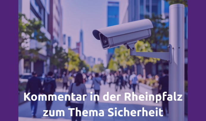 Zu sehen ist ein öffentlicher Raum in der Stadt mit Passant:innen und einer Videokamera zur Überwachung. Das Bild kündigt Michaelas Kommentar zum Thema Sicherheit in der Rheinpfalz an.